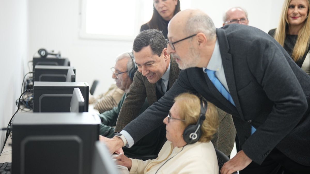 Juanma Moreno inaugura el Centro de Día Párkinson Bahía de Cádiz en San Fernando 2