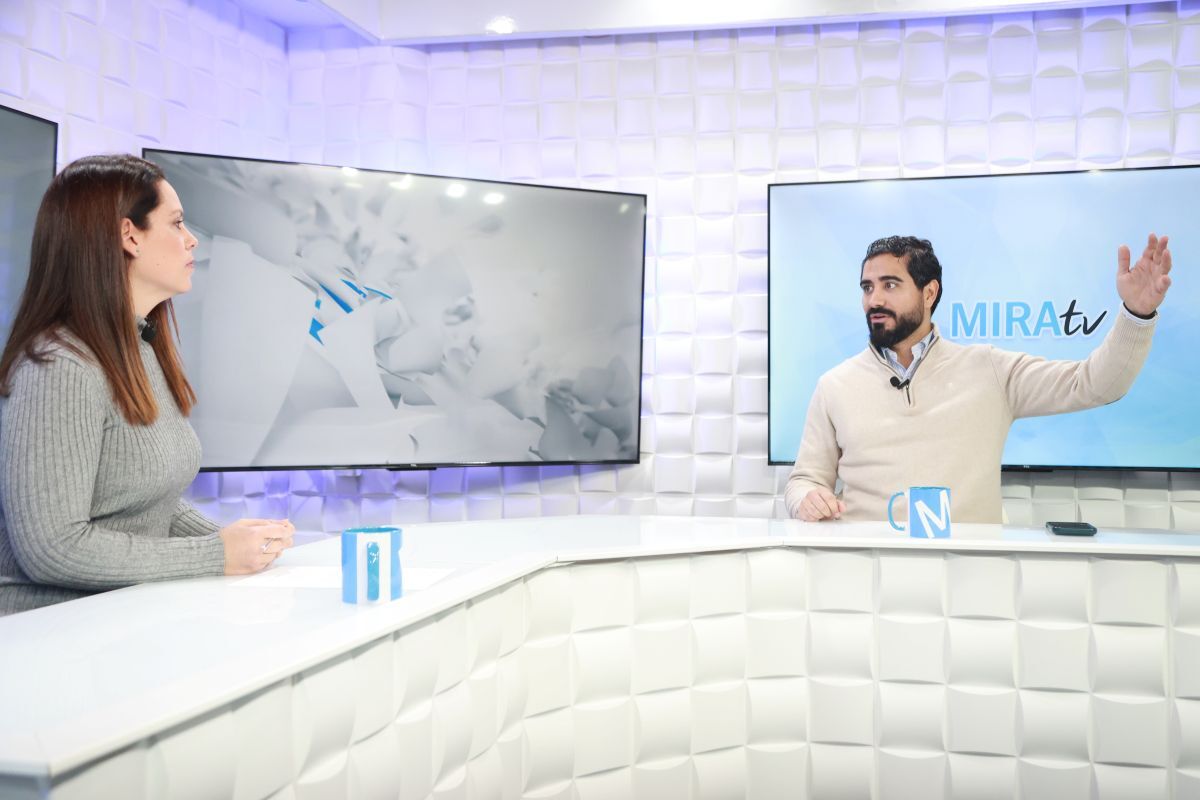 Estefanía Jaime y Alvise Pérez durante la entrevista