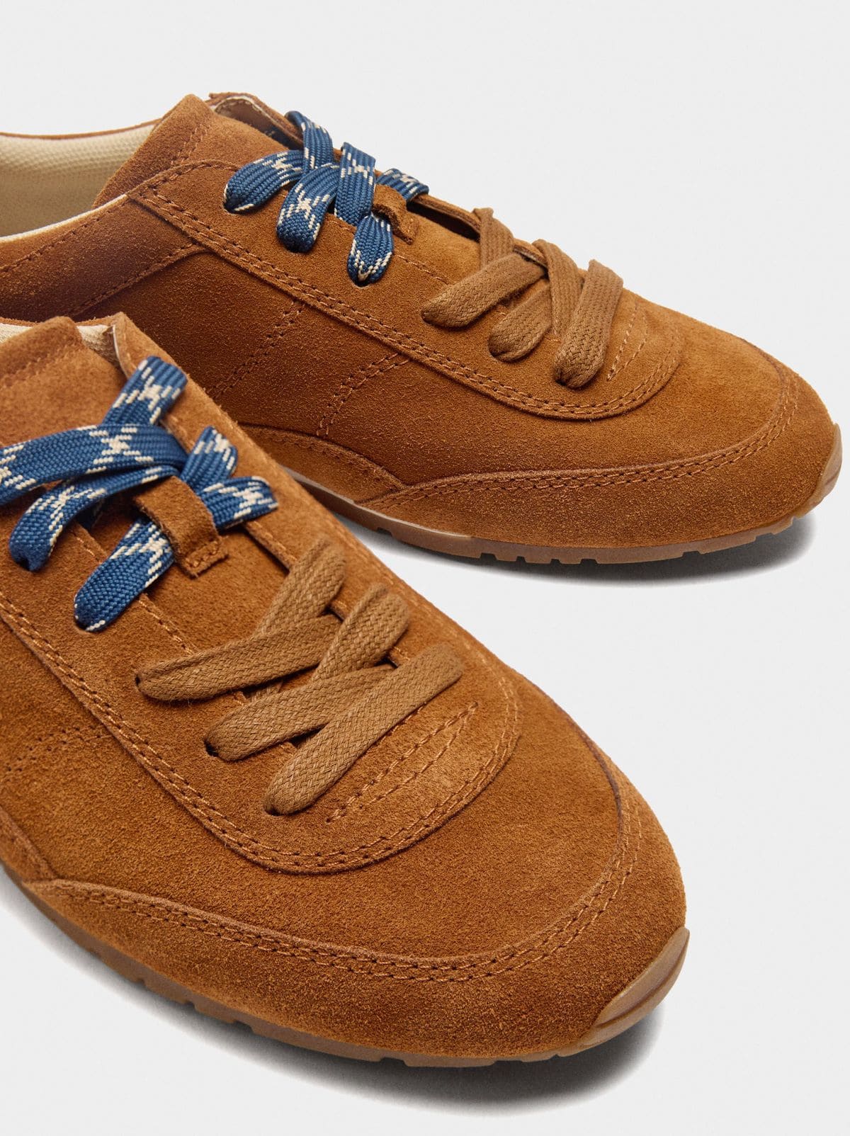 Zapatillas de piel monocromática de Parfois