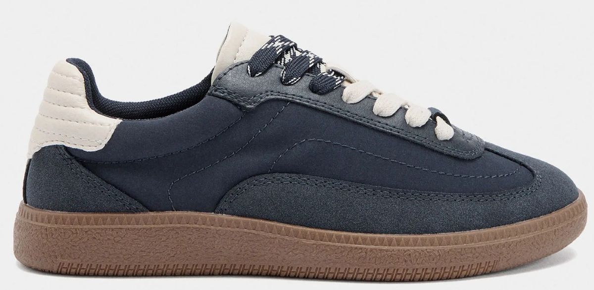 Zapatillas contraste con doble cordón de Parfois