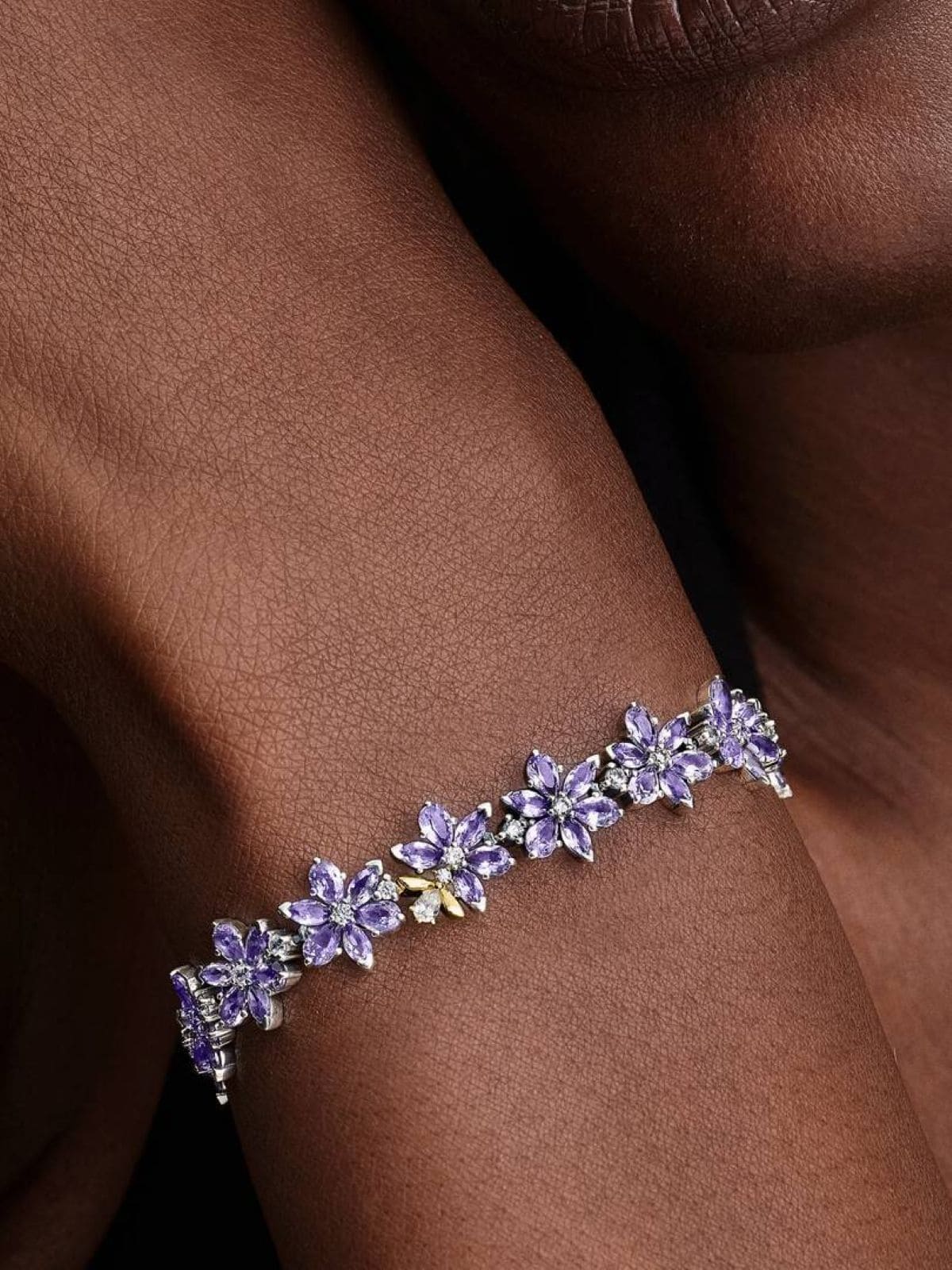 Pulsera de tenis Herbario y Abeja de Los Bridgerton de Netflix de Pandora