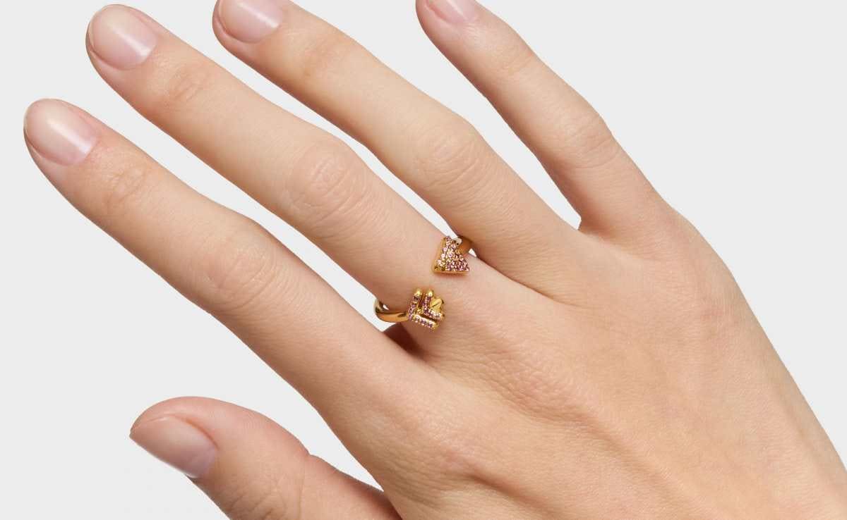 Anillo abierto con baño de oro 18 kt sobre plata y rodolitas TOUS Flechazo