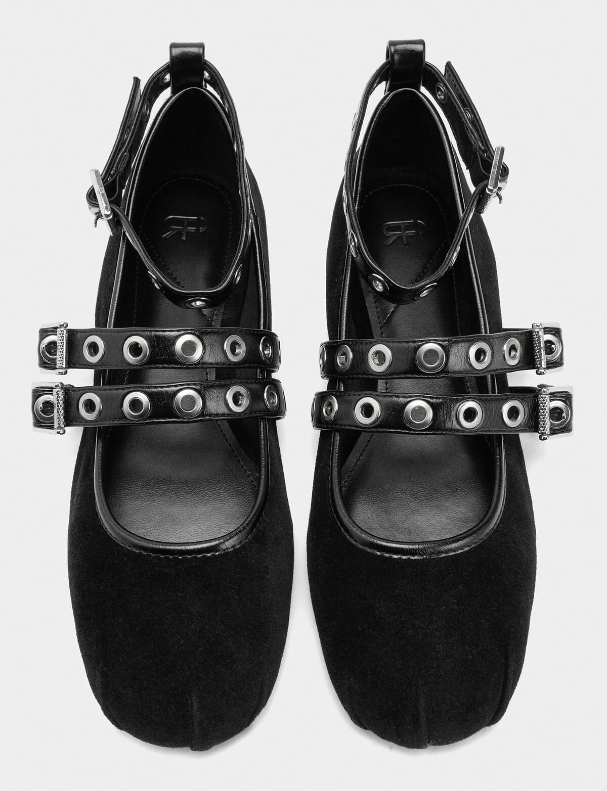 Bailarinas con tiras y tachuelas