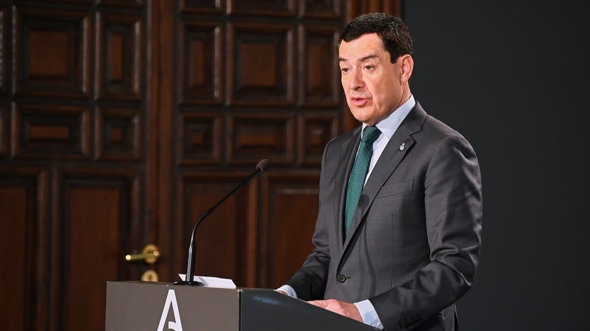 Juanma Moreno se ha referido a la tragedia de Adamuz | Salvador López Medina