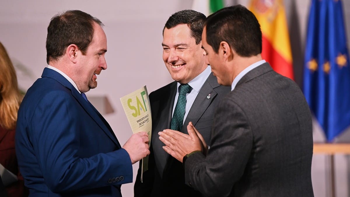 El presidente andaluz se ha congratulado de la firma del acuerdo | Salvador López Medina