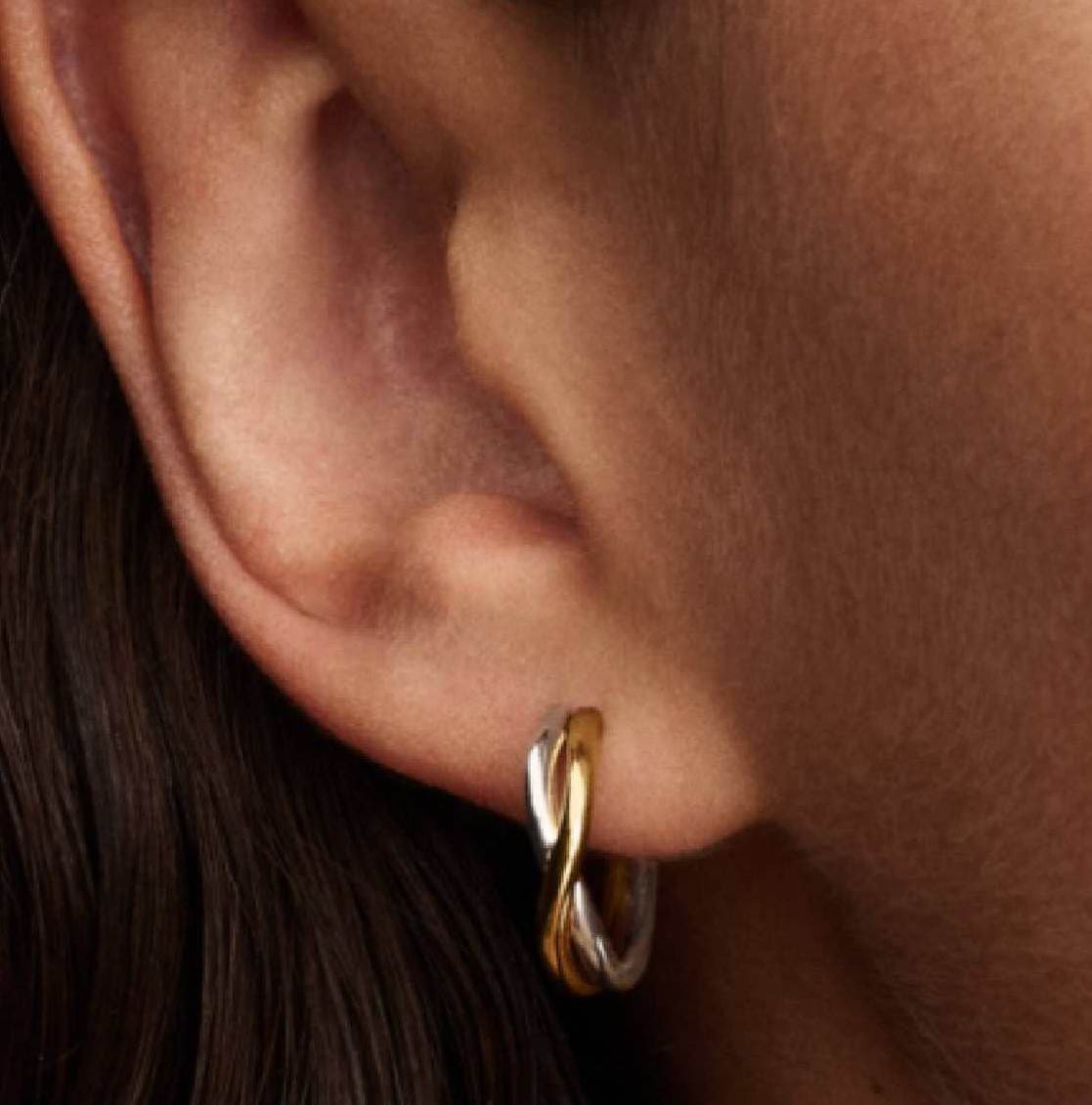 Pendientes de Aro Abiertos en Dos Tonos de Forma Orgánica