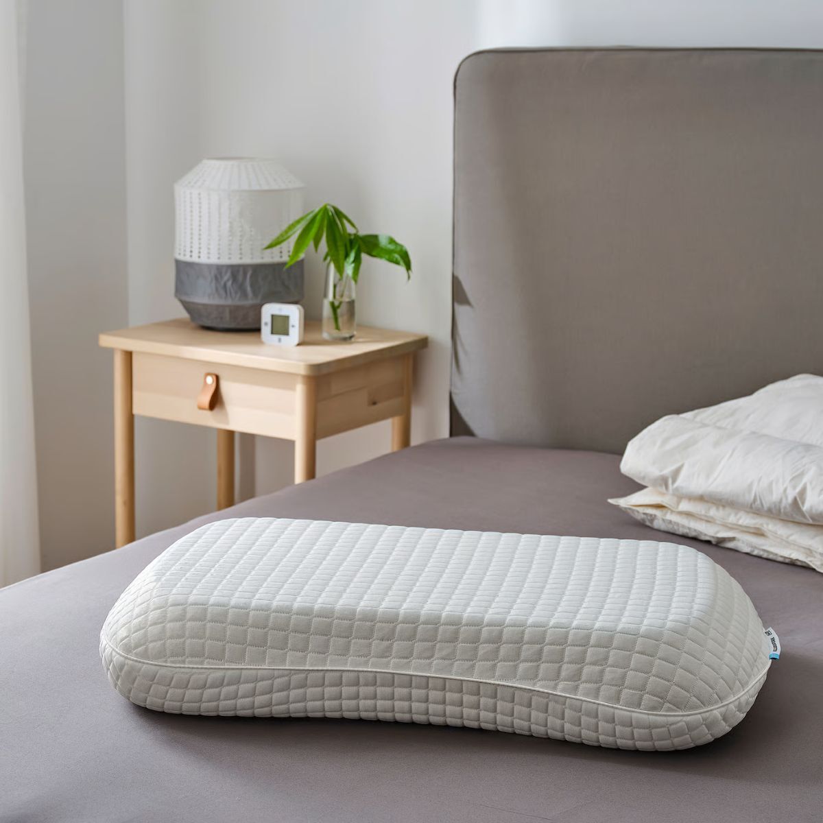 Almohada ergonómica para espalda de la serie KLUBBSPORRE de Ikea