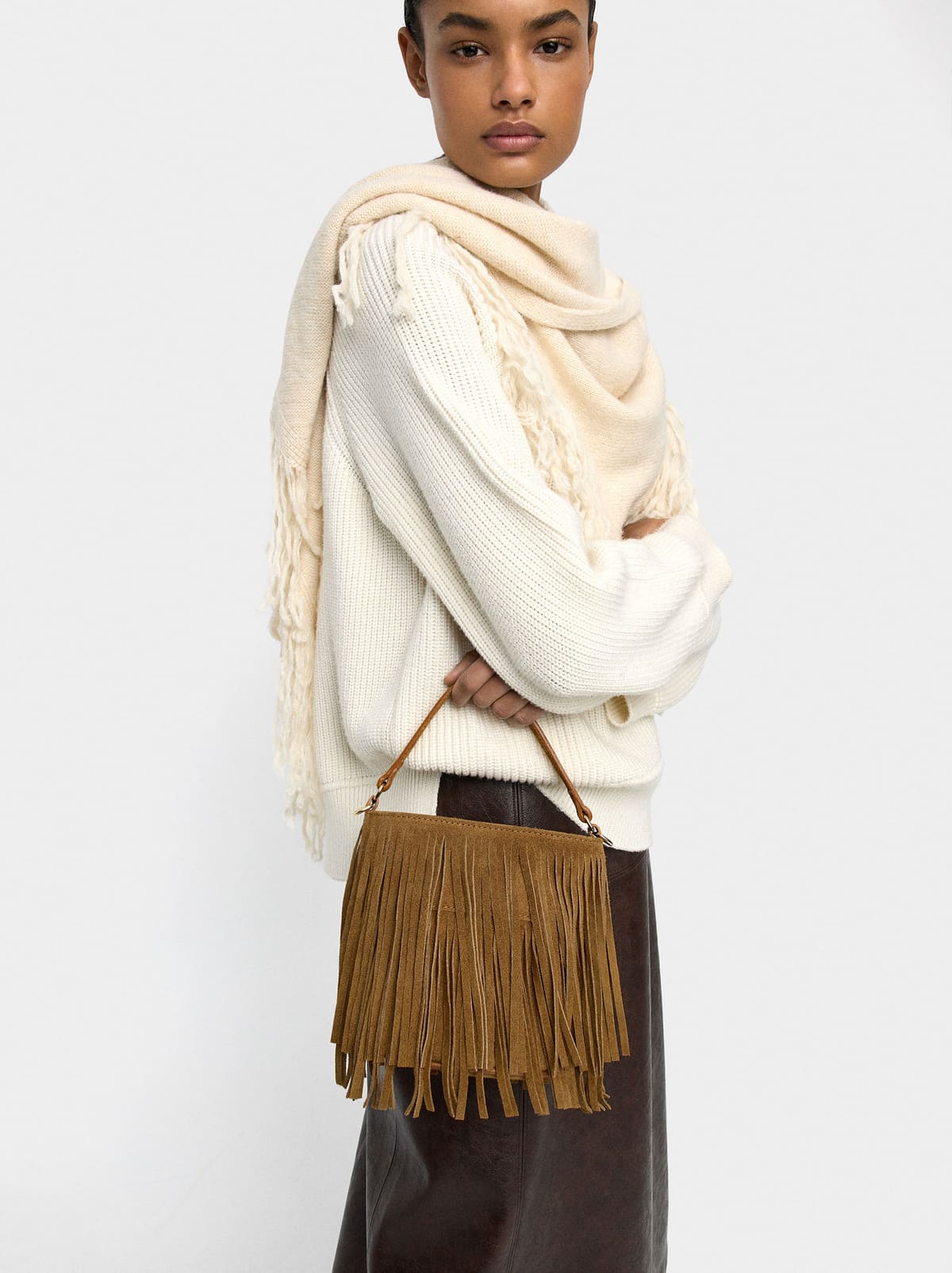 Bolso de hombro de piel con flecos