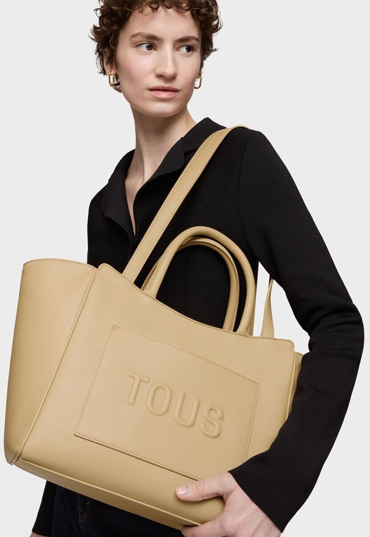 Bolso mediano con cierre de cremallera y doble asa Tous de El Corte Inglés