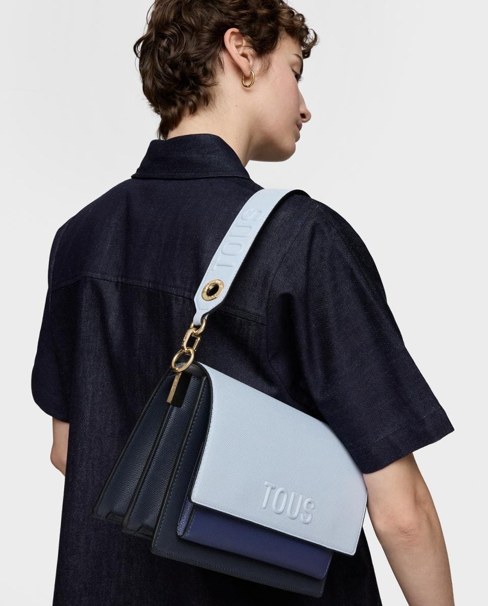 Bandolera mediana con cierre de solapa