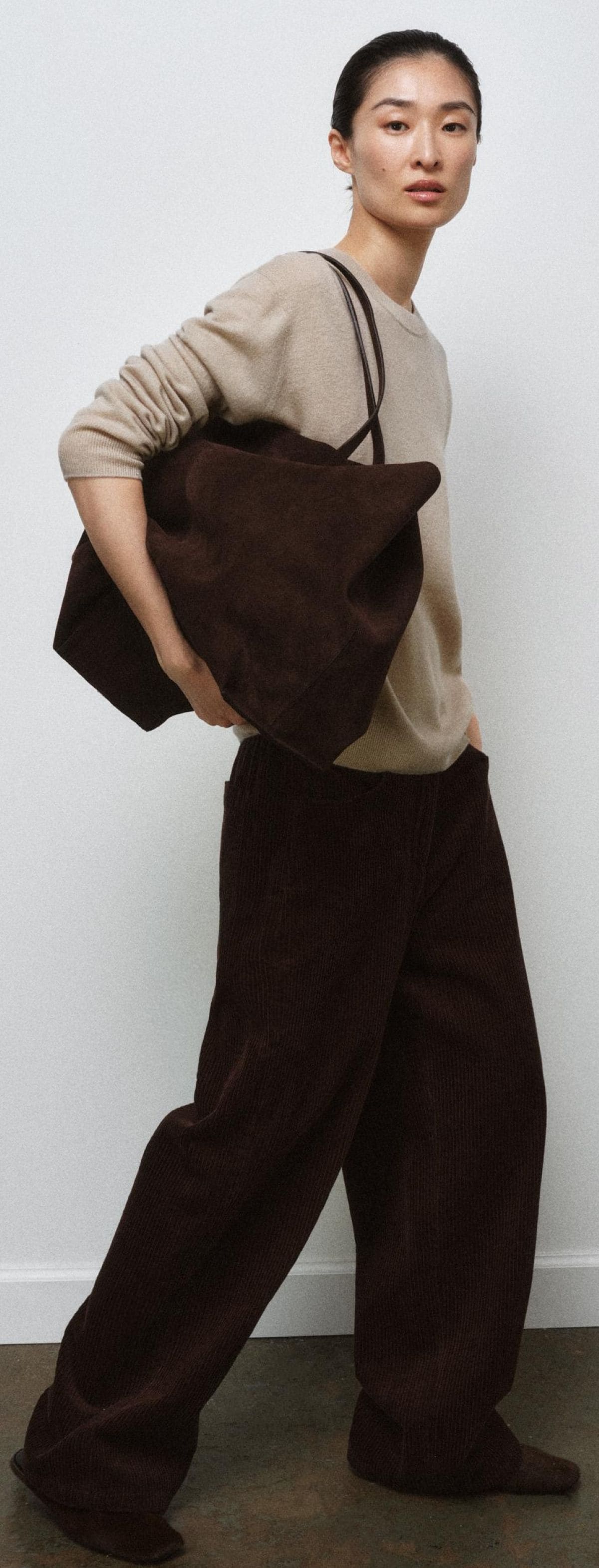 Bolso de piel de serraje maxi shopper de Zara