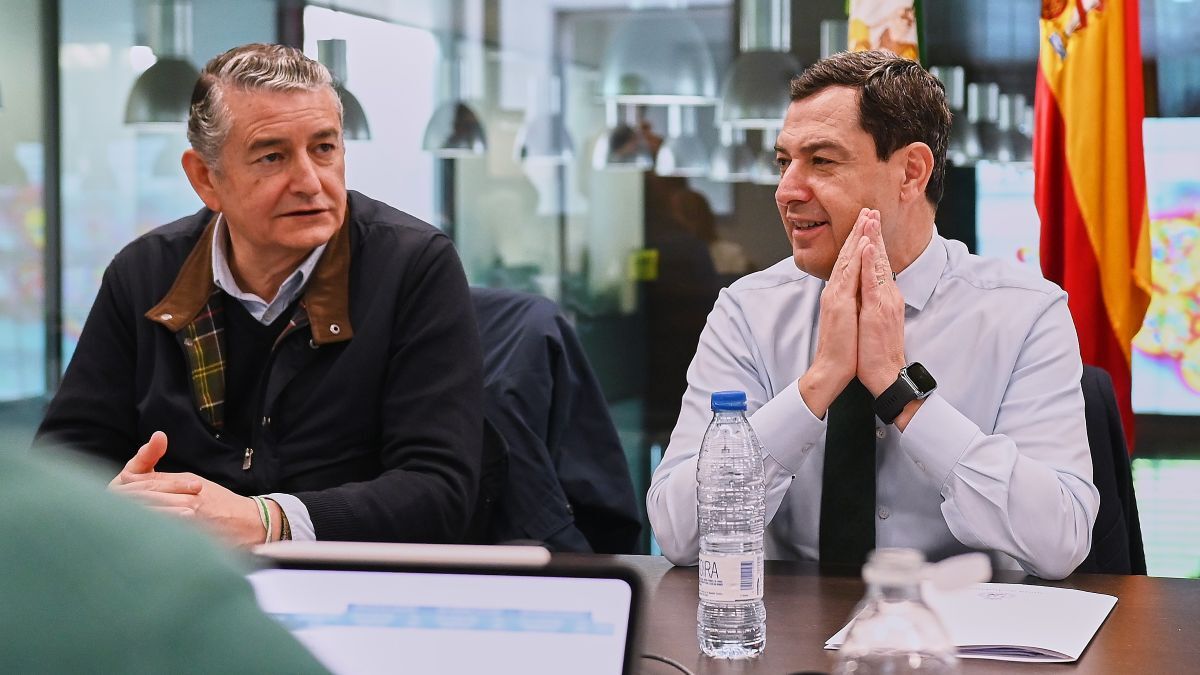 Antonio Sanz y Juanma Moreno en el Comité Asesor del Plan de Emergencias | Salvador López Medina