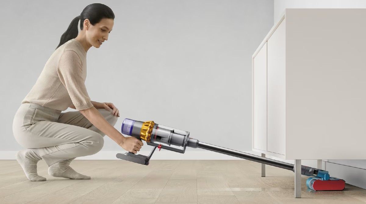 Aspirador de escoba recargable Dyson v15 detect submarine de El Corte Inglés