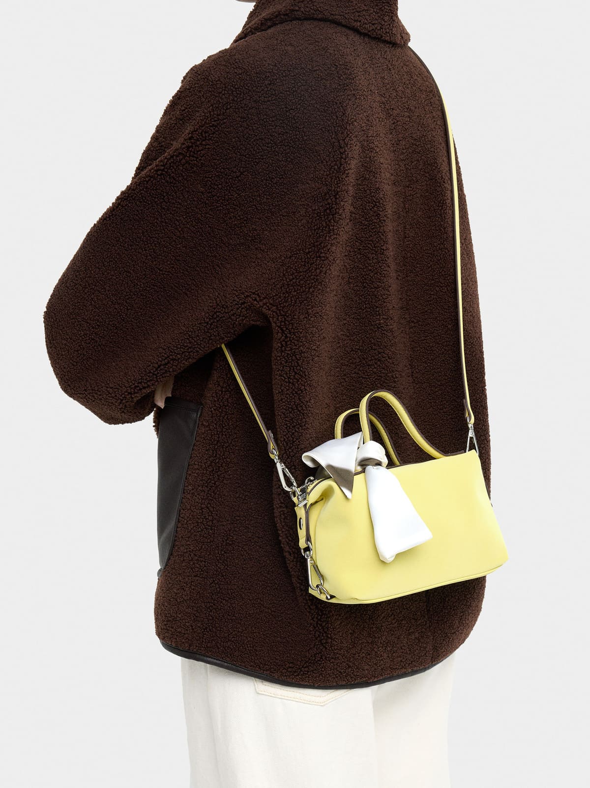 Bolso bandolera mini con textura suave