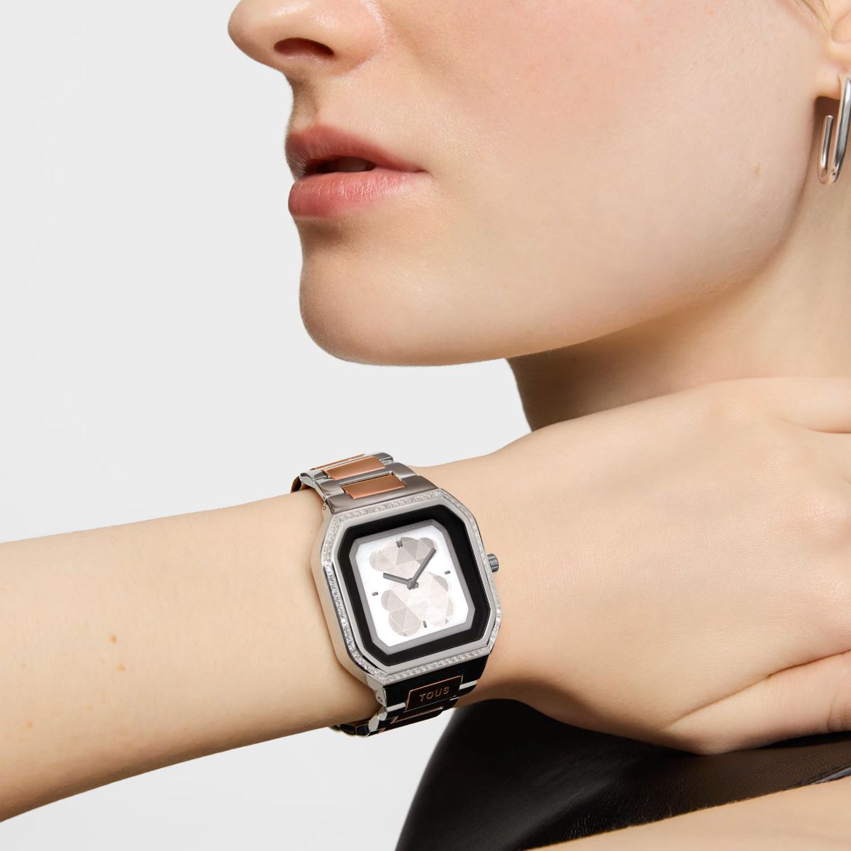 Reloj smartwatch con brazalete de acero, acero rosa y zirconitas B-Connect de Tous