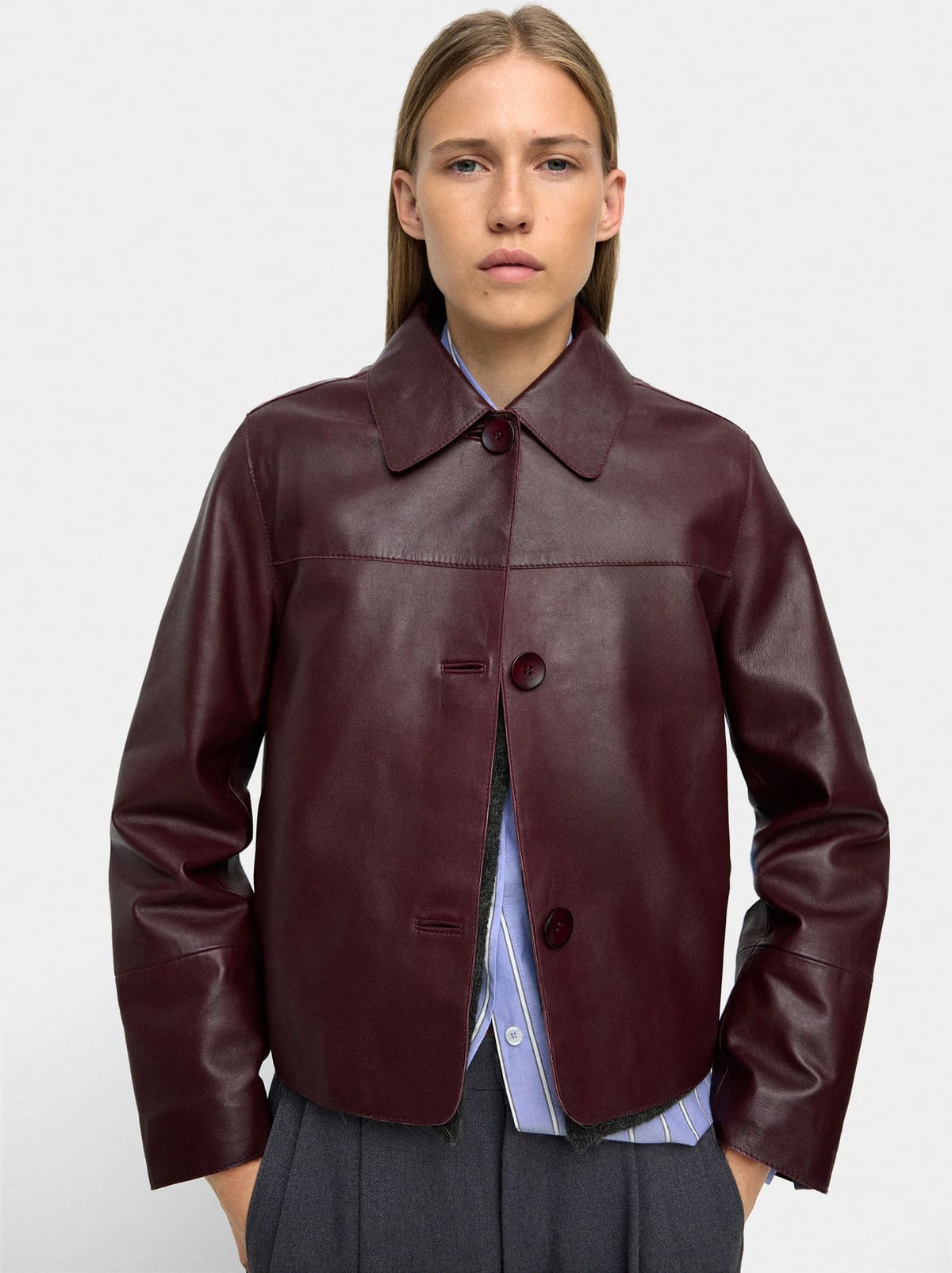 Chaqueta de piel con pespuntes