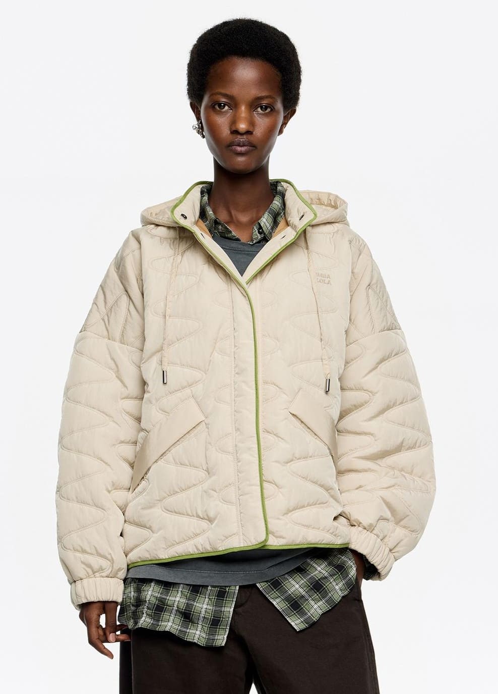 Plumífero acolchado con capucha