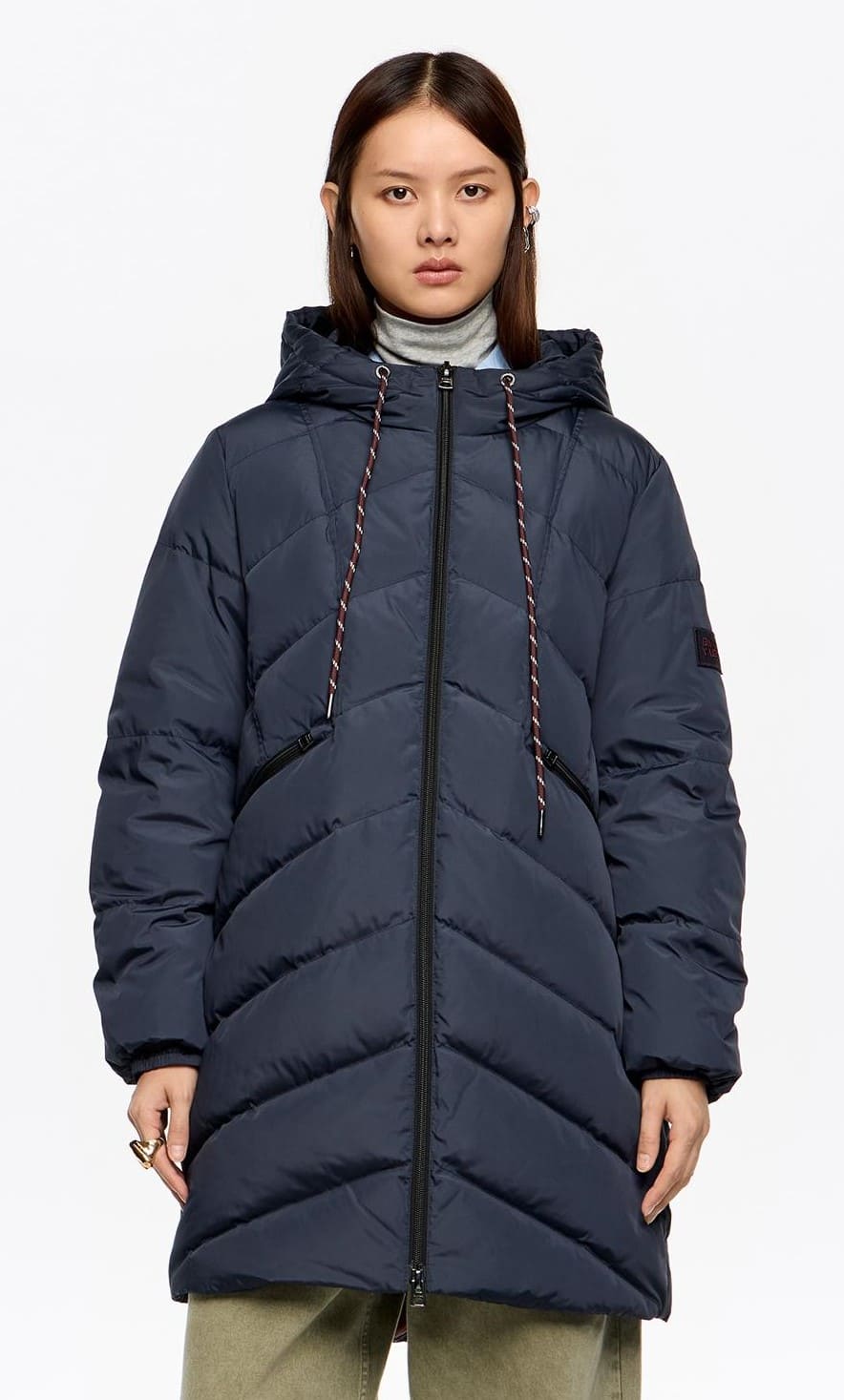 Plumífero de capucha recto