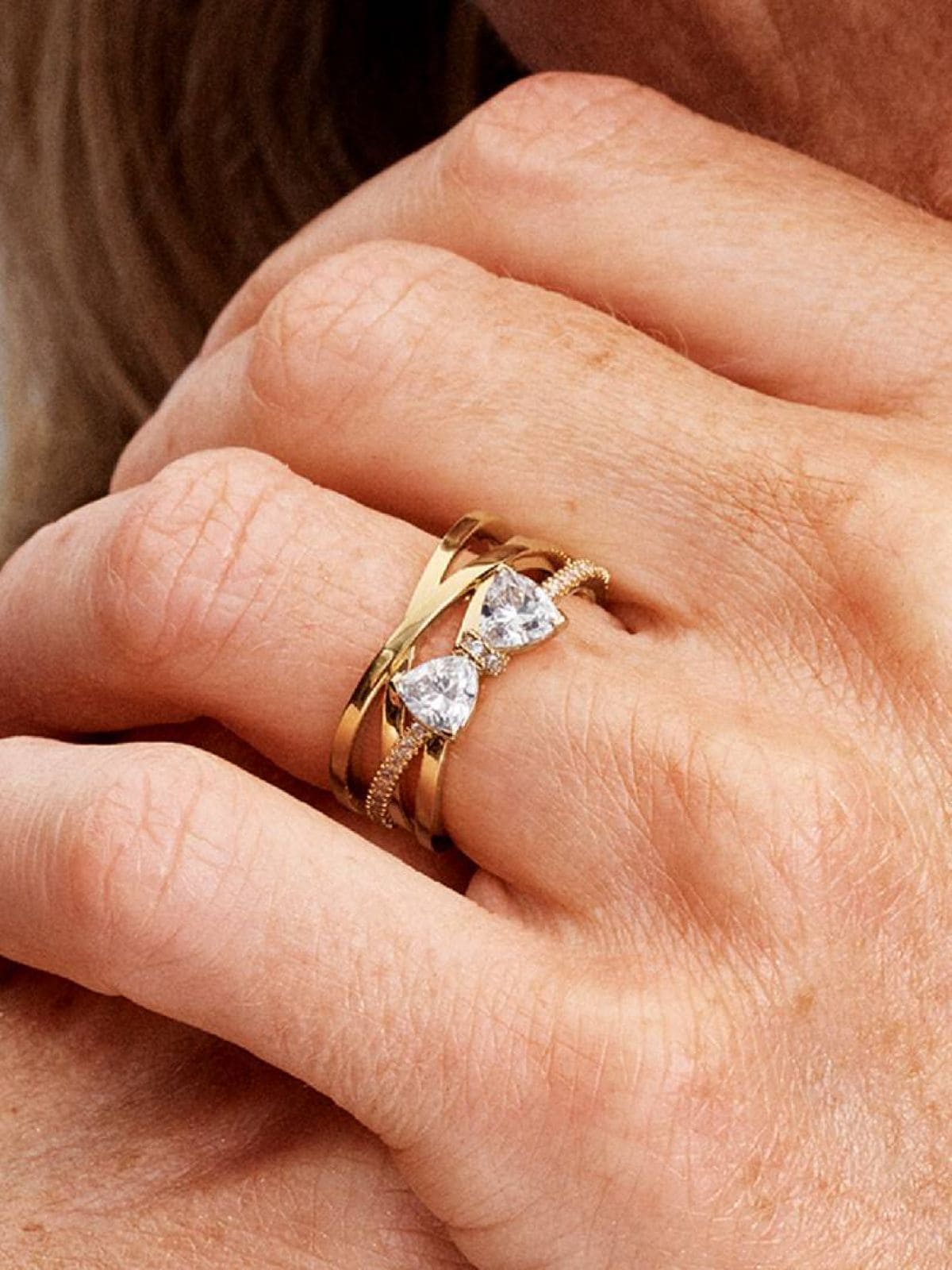 Anillo banda cruzada Lazo Brillante de Pandora