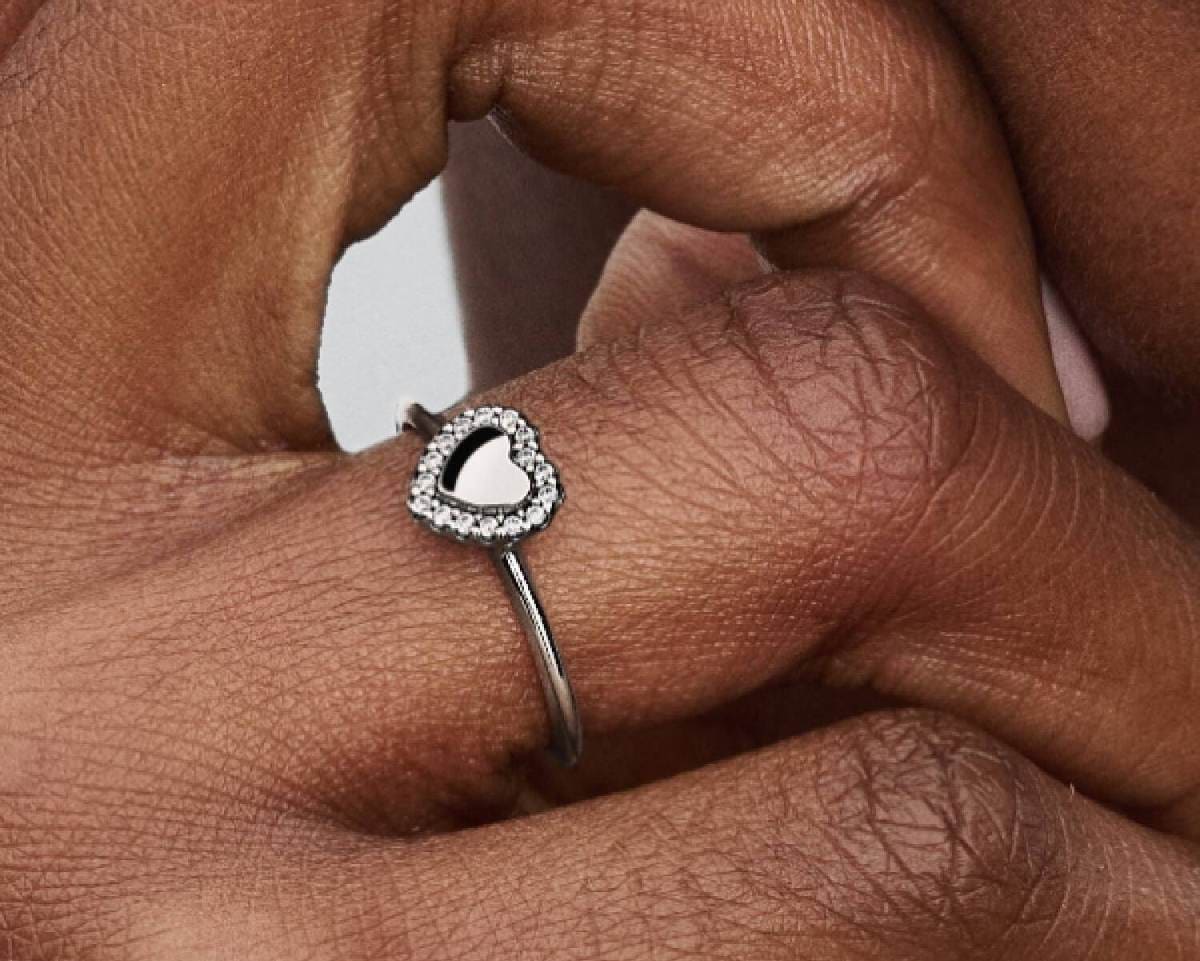 Anillo Halo y Corazón Grabable de Pandora