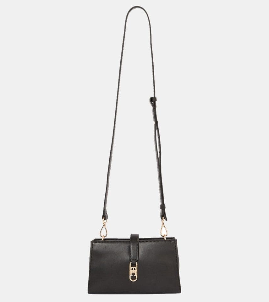 Bolso estilo bandolera en color negro Tommy Hilfiger en El Corte Inglés