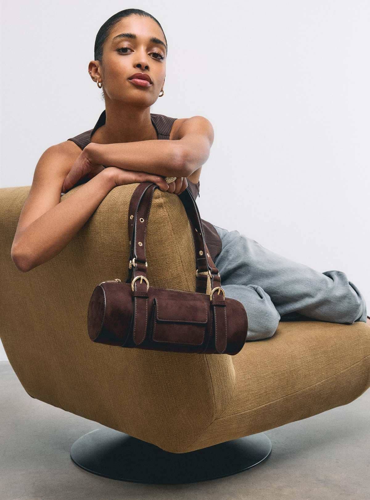 Bolso bowling detalles metálicos de Stradivarius