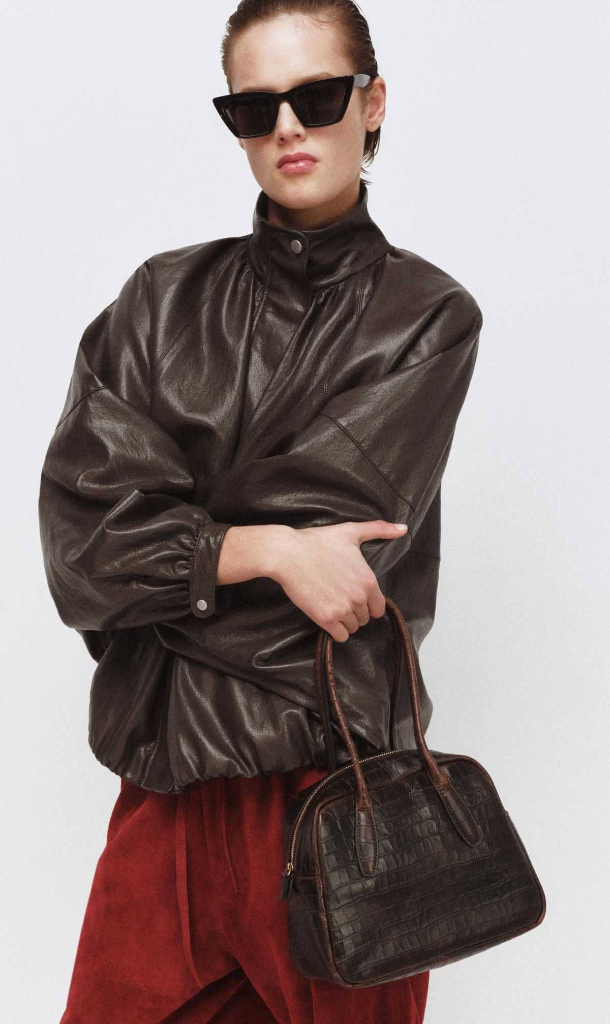 Bolso piel bowling relieve de Zara