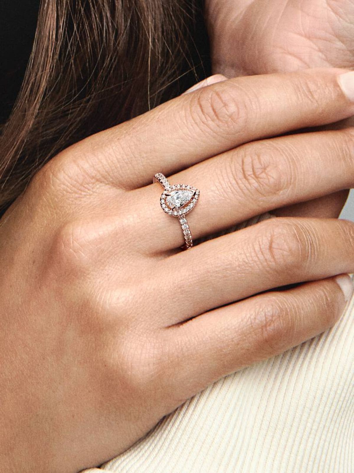 Anillo Halo Brillante Corte Pera de Pandora