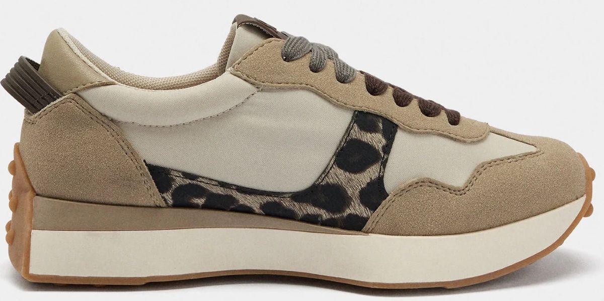 Zapatillas con detalles estampado animal de Parfois