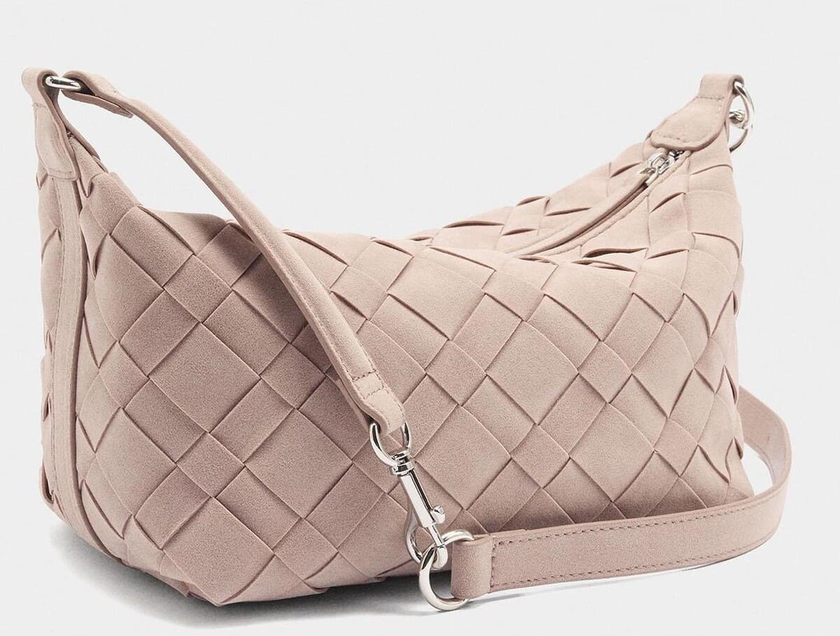 Bandolera trenzada con cierre de cremallera en liso