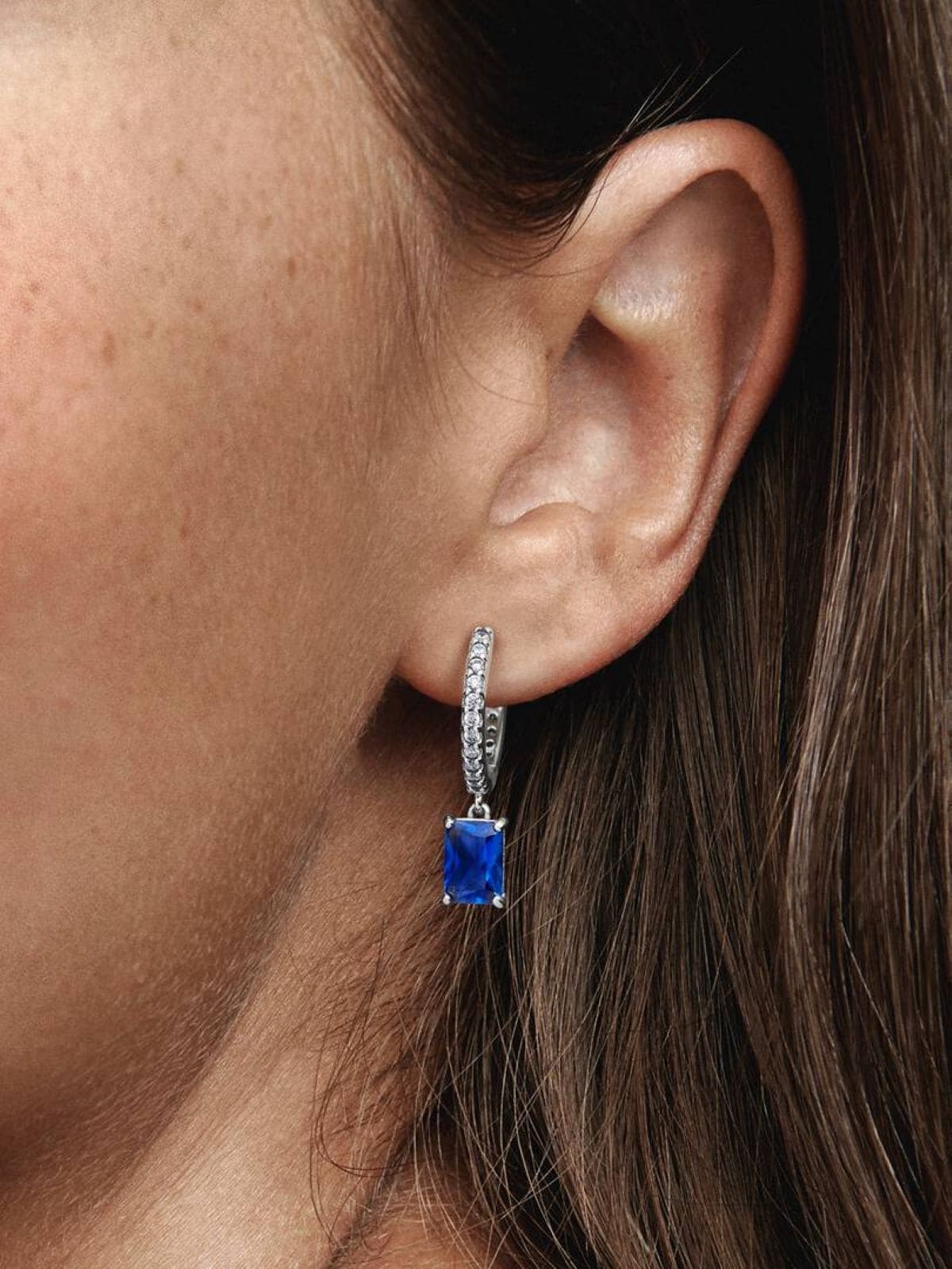 Pendientes de aro rectángulo azul brillante de Pandora