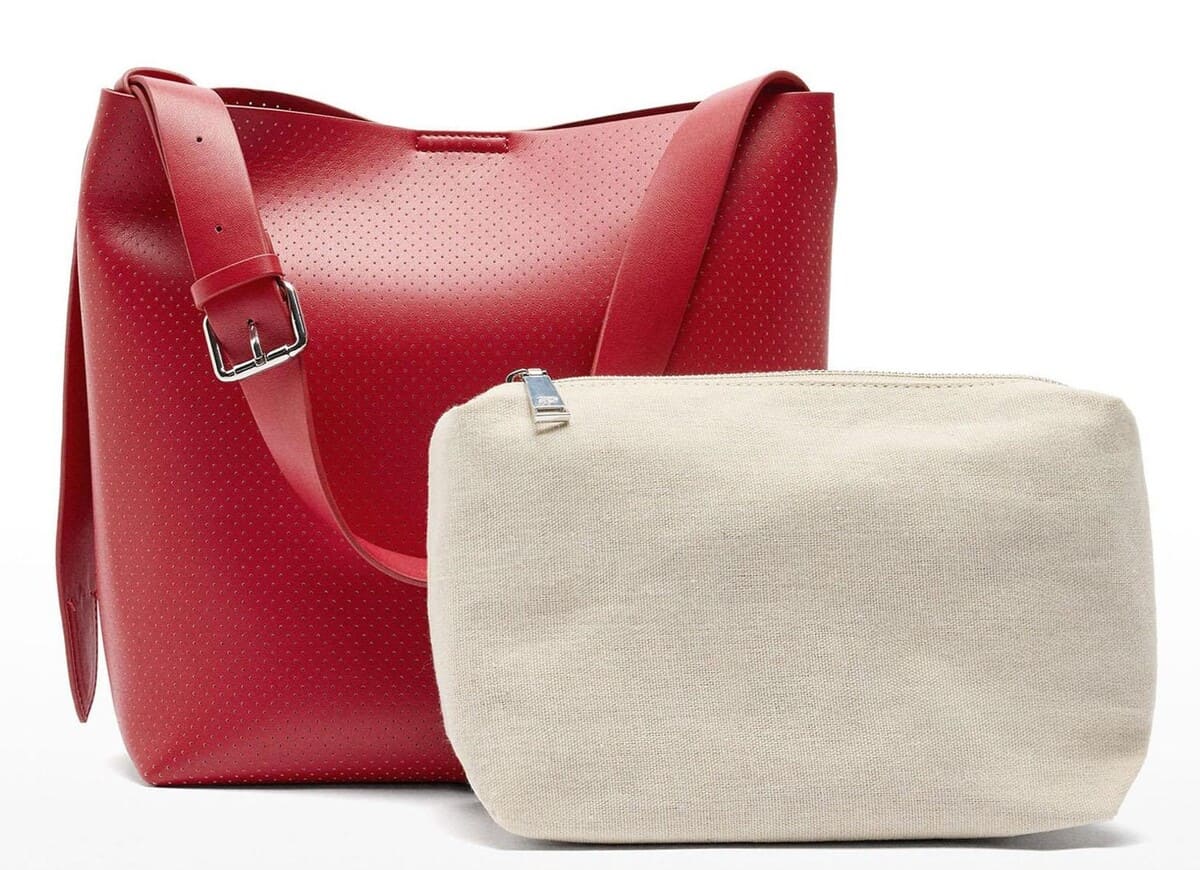 Bolso de hombro mediano con perforaciones y neceser extraíble con cierre imantado