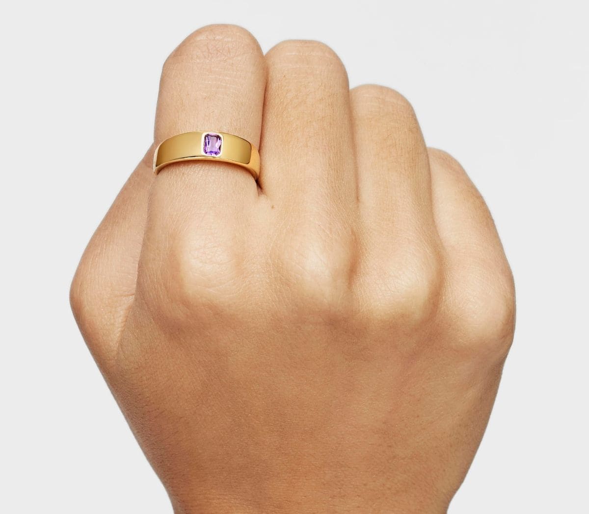 Anillo sello con baño de oro 18 kt sobre plata y amatista Basic Colors