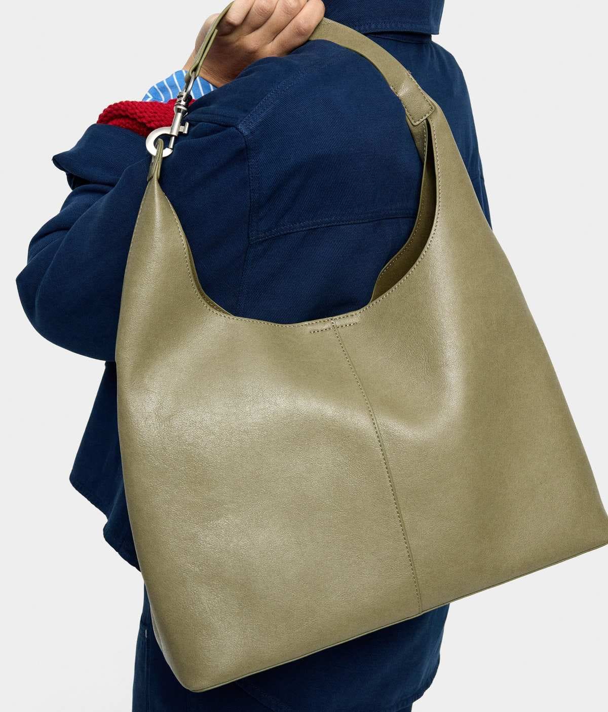 Bolso estilo hobo sencillo de Parfois