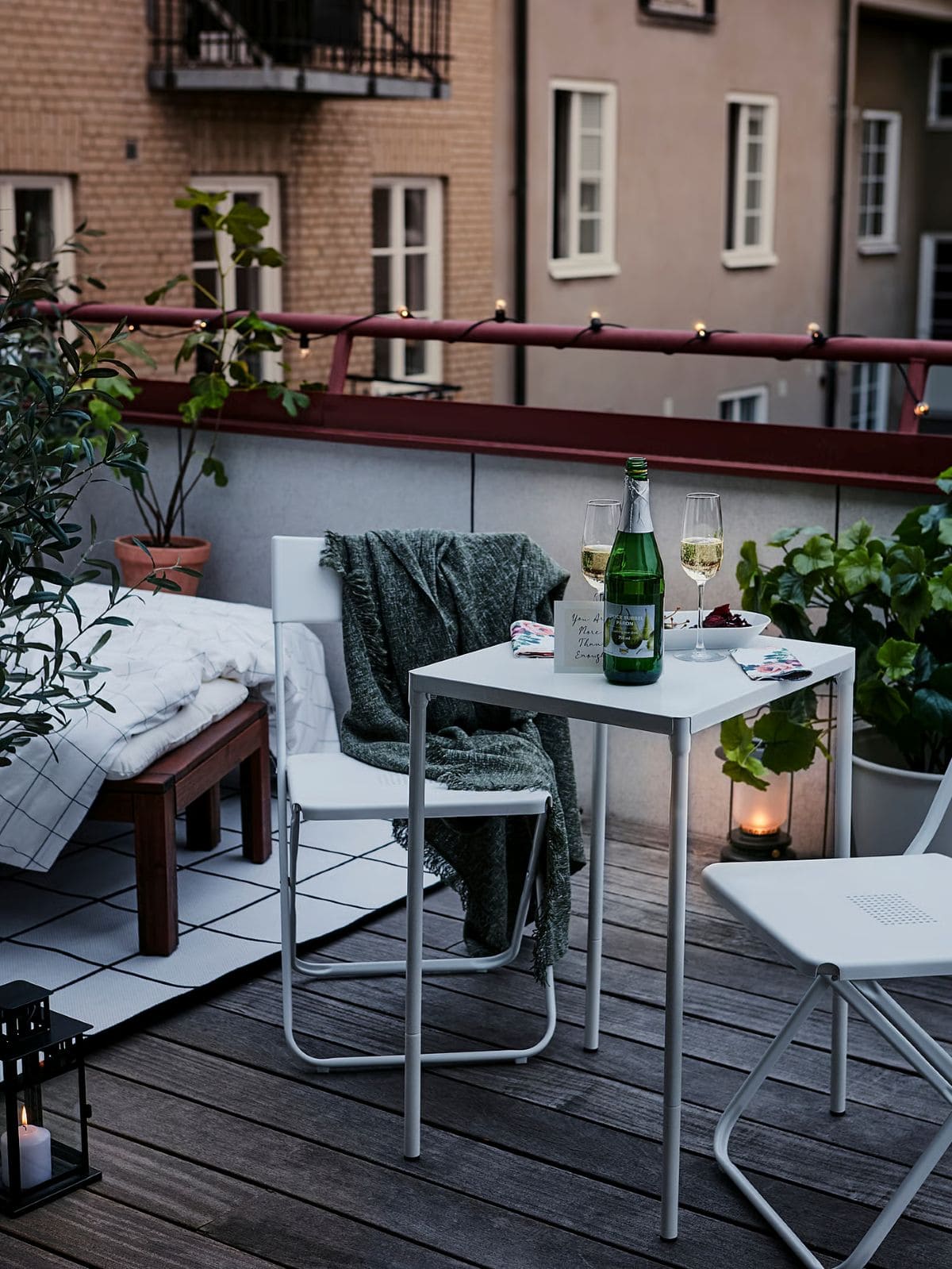 Conjunto de mesa y sillas para terraza de la serie FEJAN de Ikea