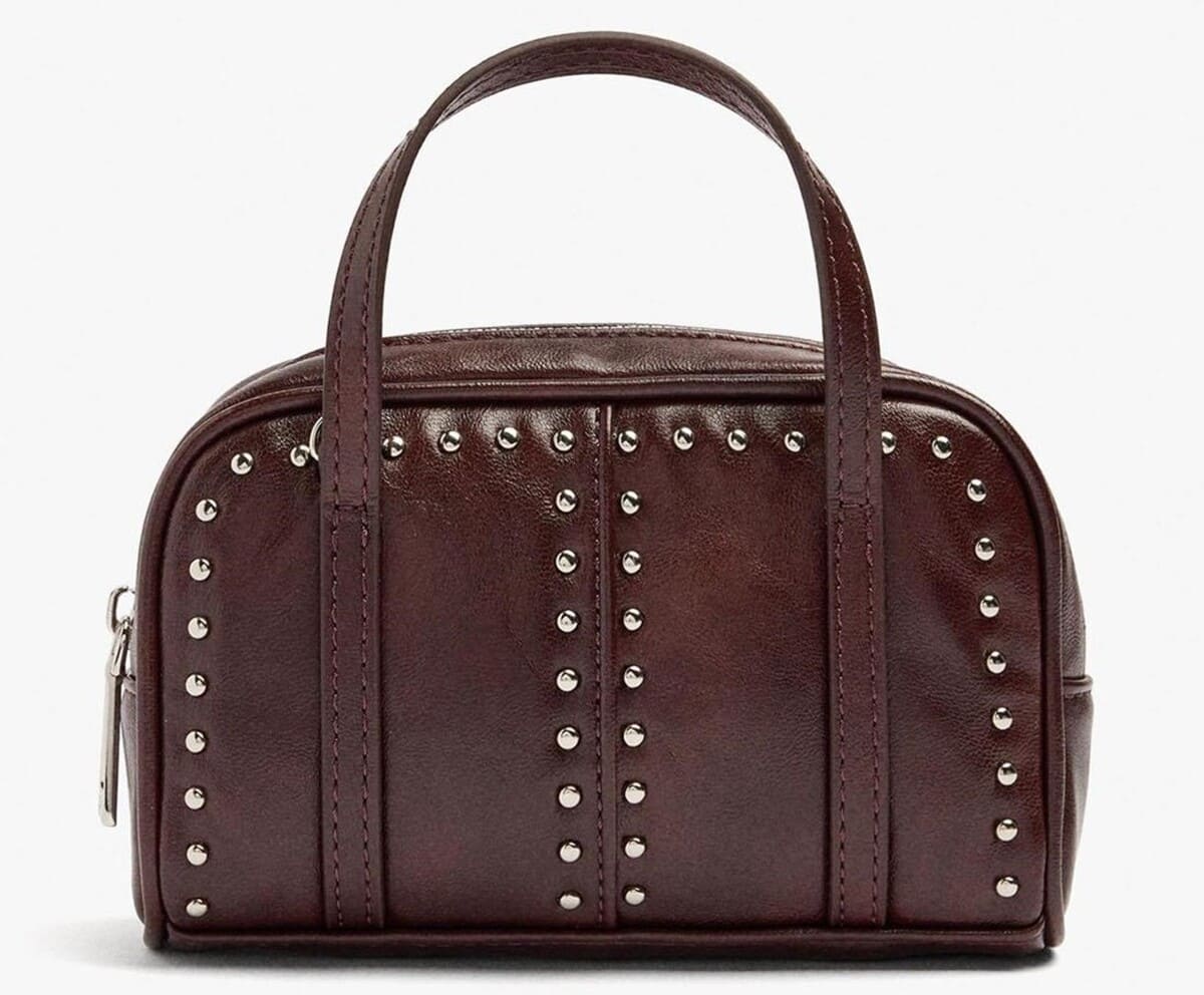 Bolso de mano convertible a bandolera con tachuelas decorativas