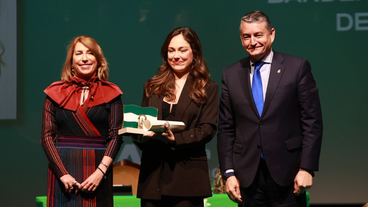 María Parrado, Bandera de Andalucía en Cádiz | Cristo García