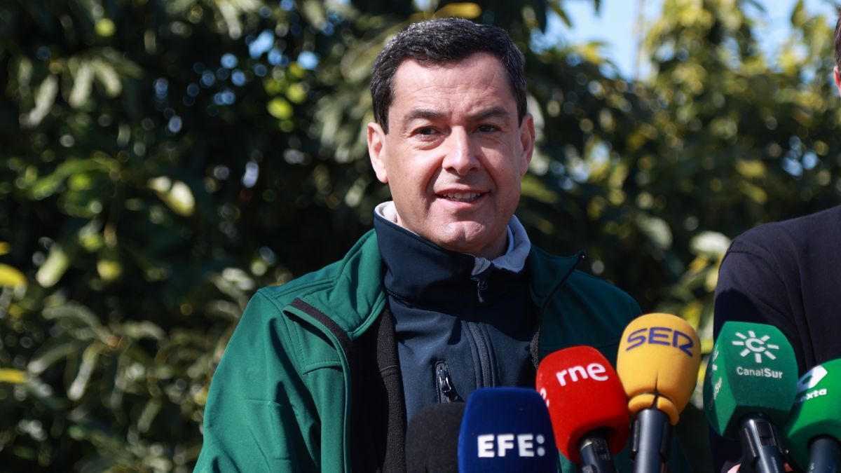 Juanma Moreno en una atención a los medios tras el tren de borrascas | Cristo García