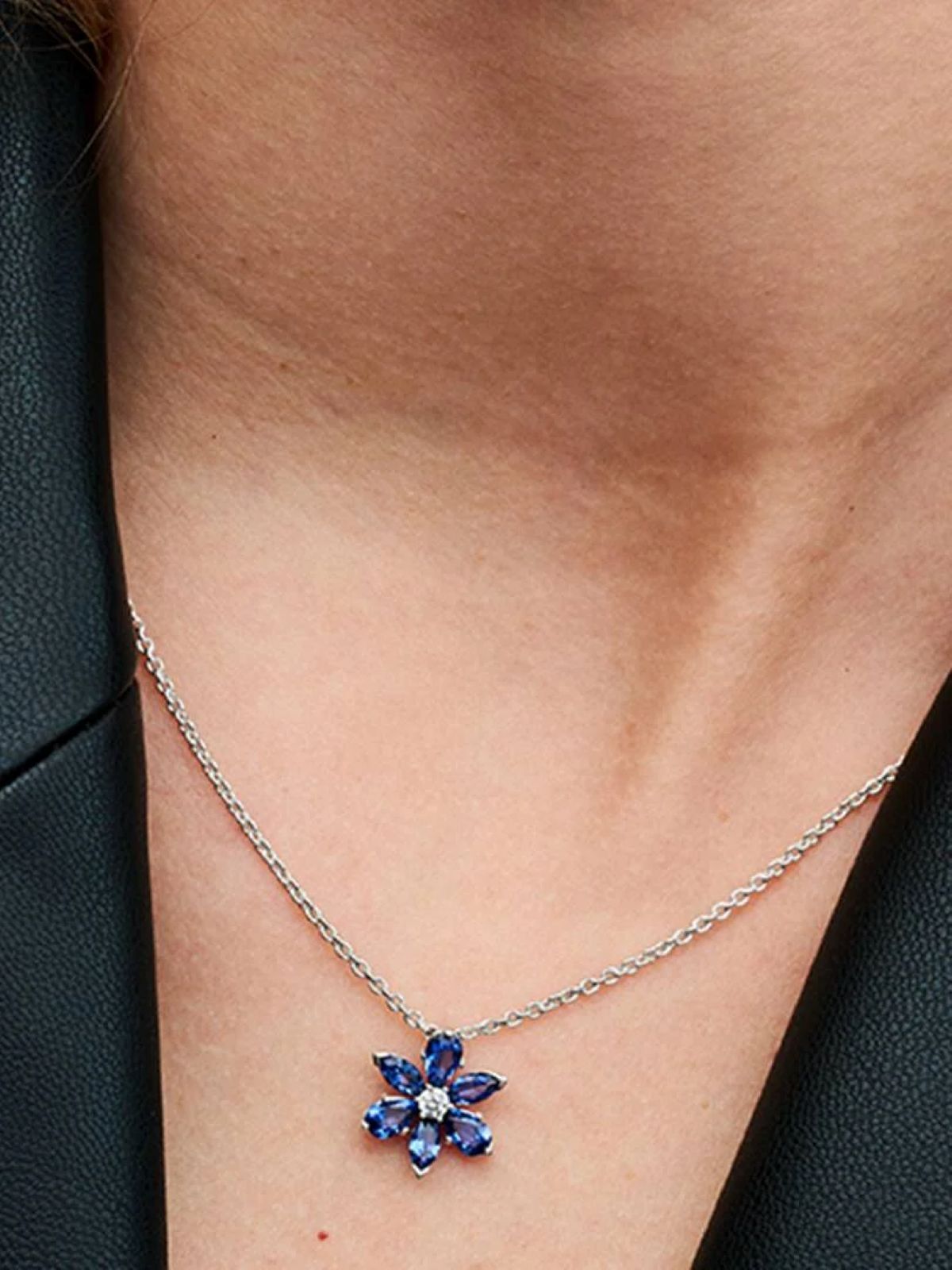 Collar con colgante Herbario Azul Brillante de Pandora