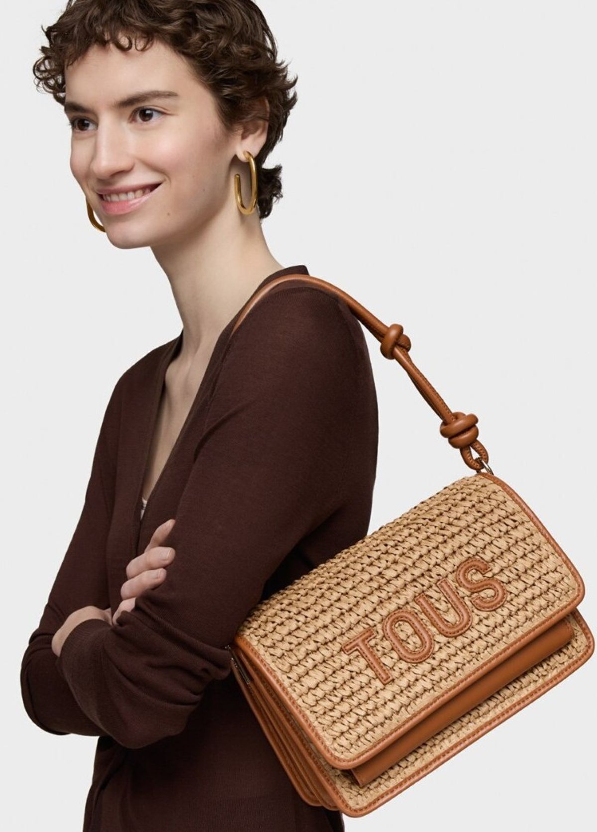 Bolso bandolera mediano con cierre de broche y solapa Tous de El Corte Inglés