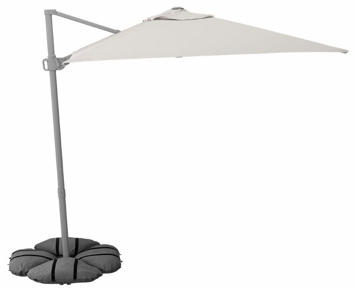 Sombrilla colgante con base de la serie SVALÖN-IGGÖN de Ikea