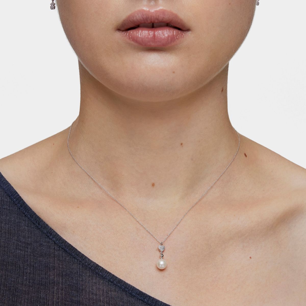 Collar corto corazón de oro blanco con diamantes y perla cultivada TOUS Grain