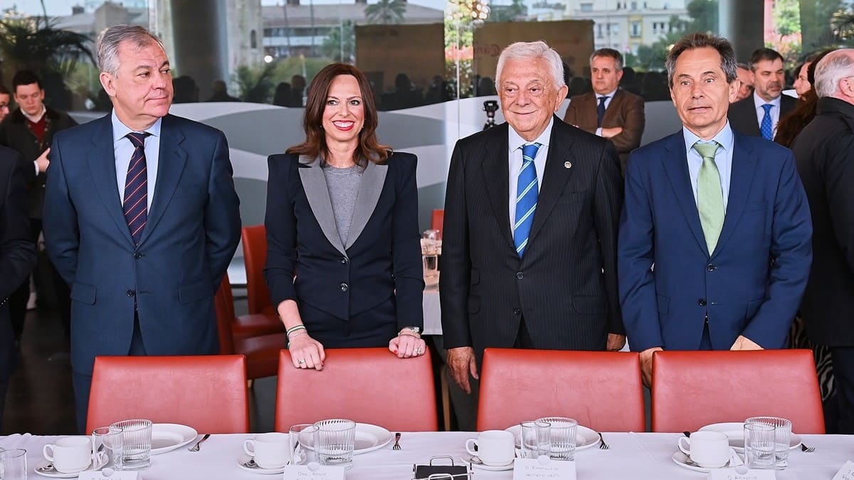 Imagen de los participantes en el coloquio Liderando desde Andalucía | Salvador López Medina