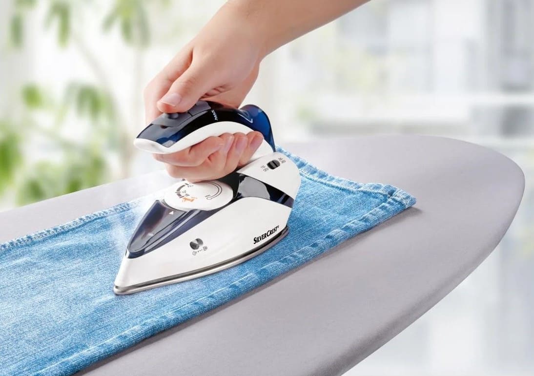 Plancha de vapor de viaje de 900-1100 W, Silver Crest