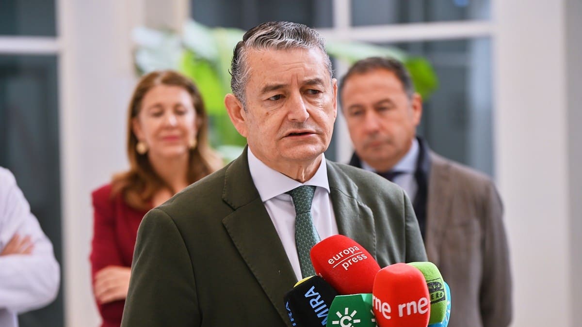 Sanz ha atendido a los medios | Salvador López Medina