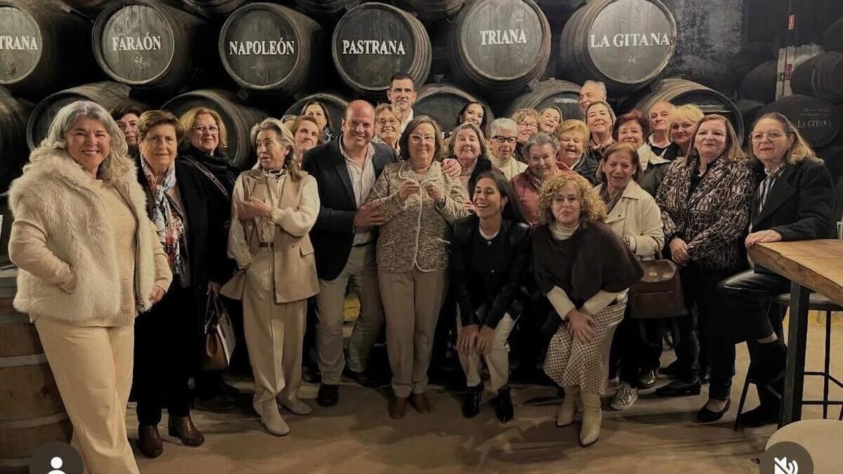 Representantes de las Damas de Rota y el Partido Popular