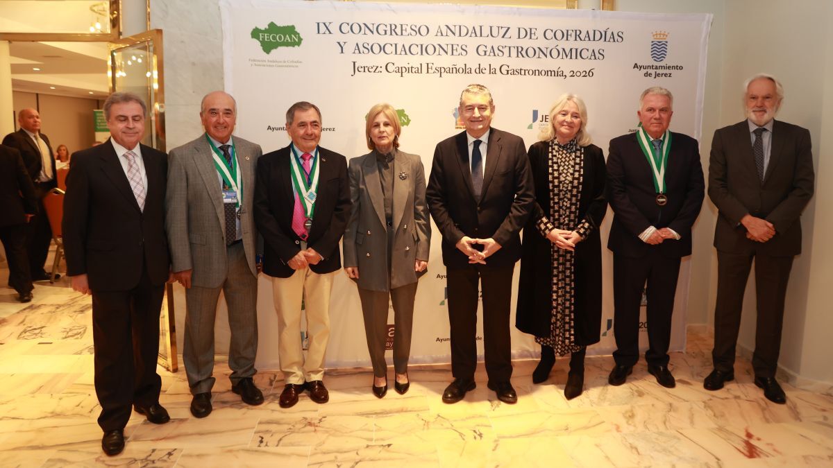 Antonio Sanz recibe la distinción de Cofrade de Honor de la Federación Andaluza de Cofradías | Cristo García