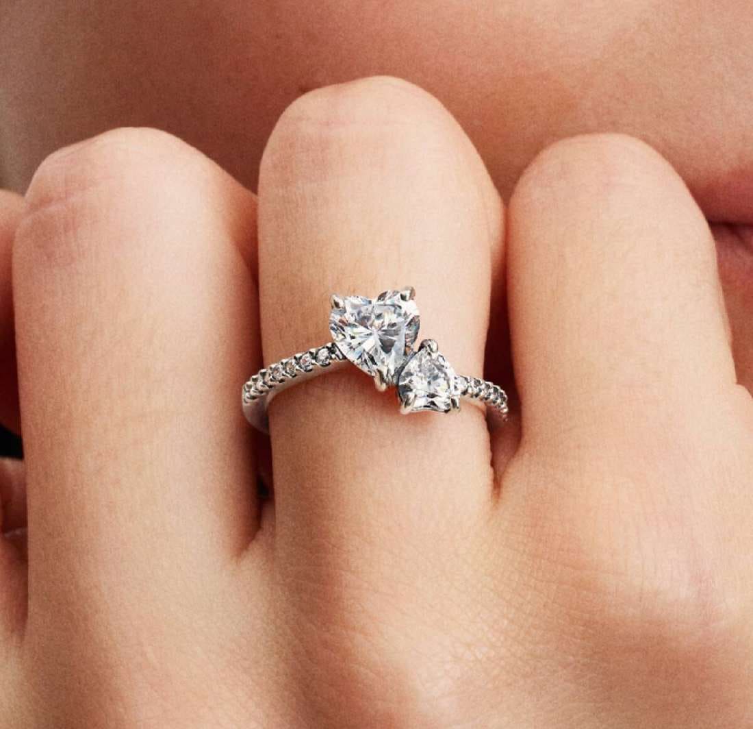 Anillo con un recubrimiento de oro de 14k Corazón Doble Brillante de Pandora