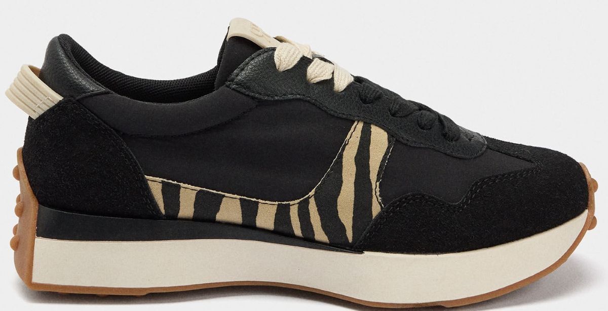 Zapatillas con detalles estampado animal de Parfois