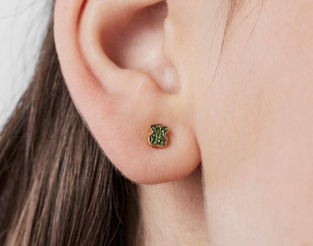 Pendientes con baño de oro 18 kt sobre plata y oso de cromodiópsidos TOUS New Motif